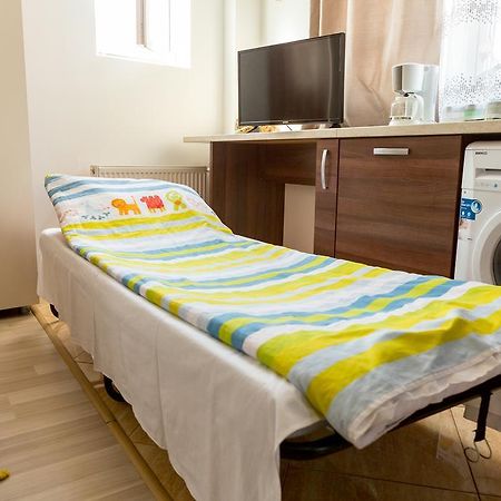 Garsoniere Dinu Apartment Bukares Bagian luar foto