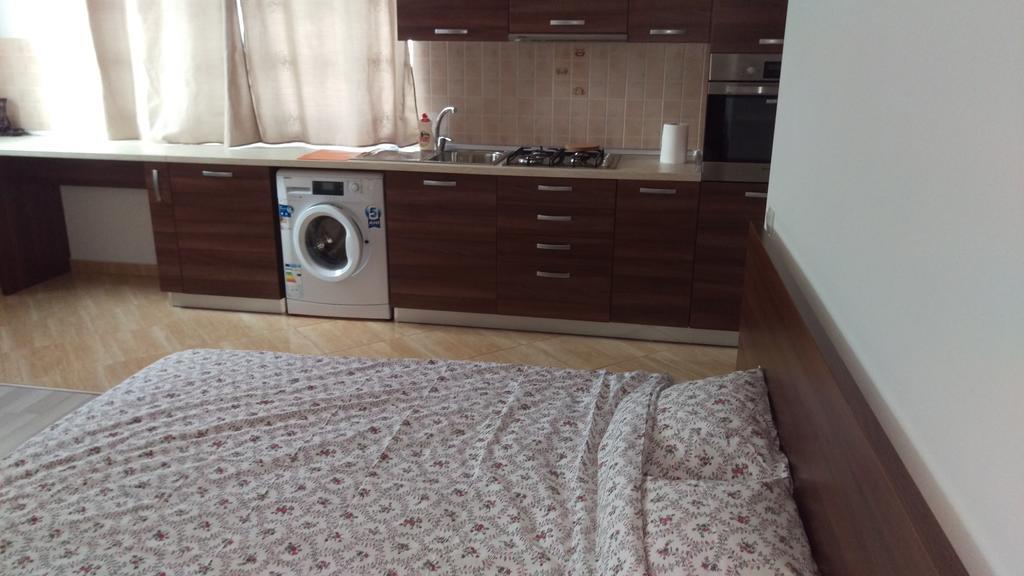 Garsoniere Dinu Apartment Bukares Bagian luar foto