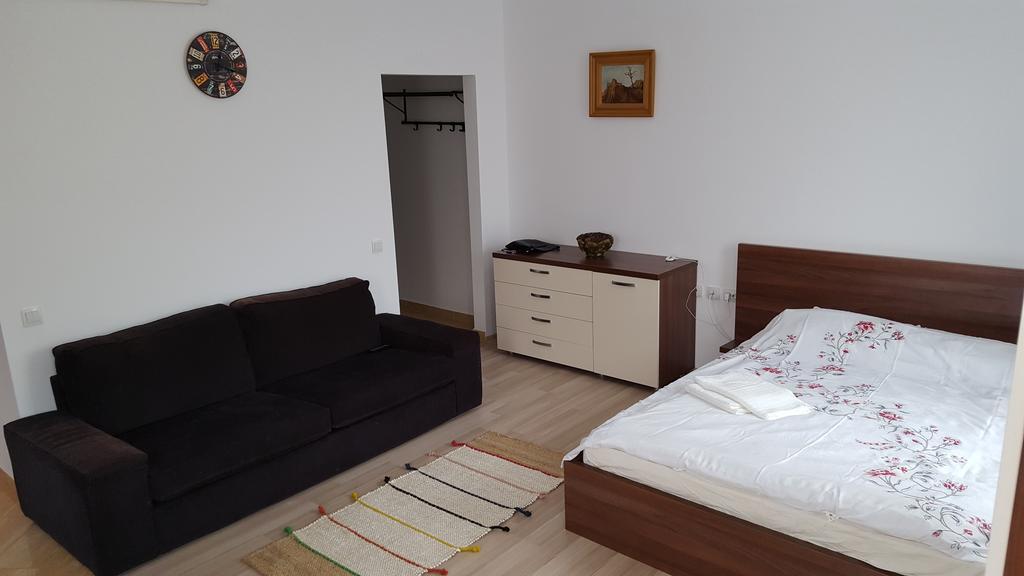Garsoniere Dinu Apartment Bukares Bagian luar foto