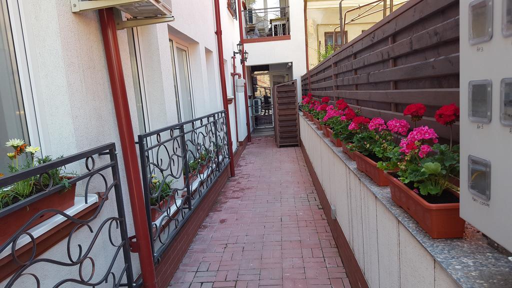 Garsoniere Dinu Apartment Bukares Bagian luar foto