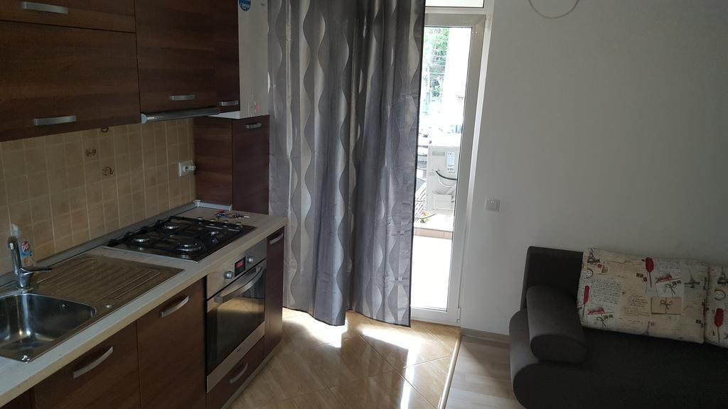 Garsoniere Dinu Apartment Bukares Bagian luar foto