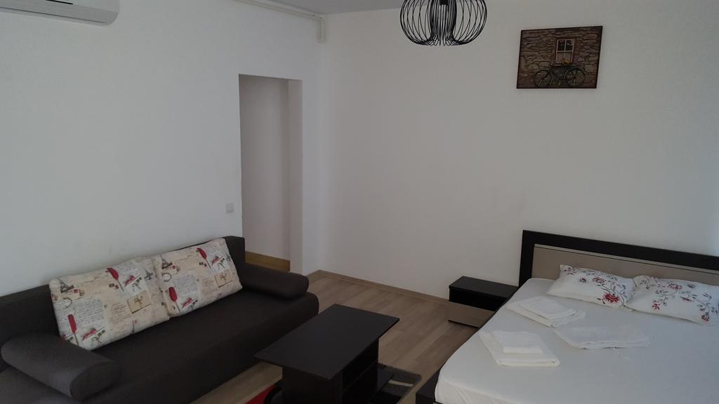 Garsoniere Dinu Apartment Bukares Bagian luar foto