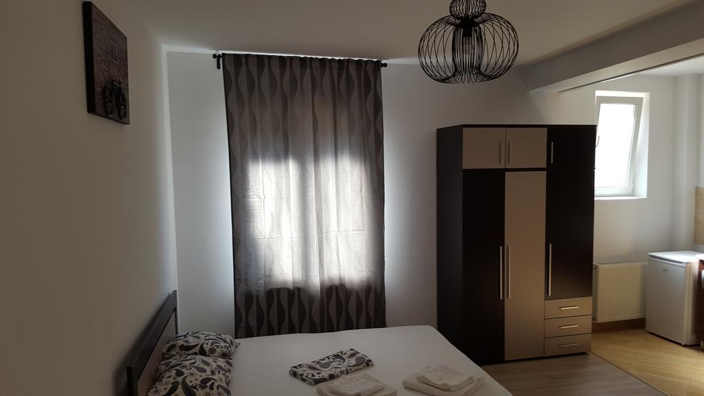 Garsoniere Dinu Apartment Bukares Bagian luar foto