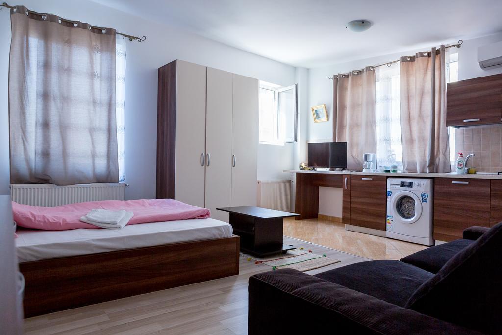 Garsoniere Dinu Apartment Bukares Bagian luar foto