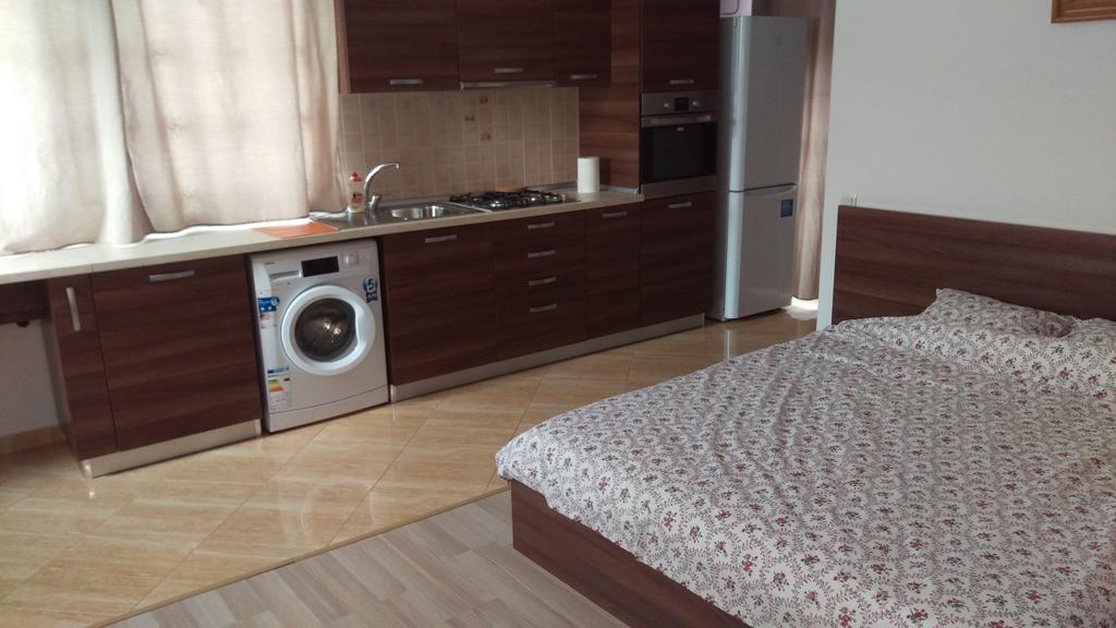 Garsoniere Dinu Apartment Bukares Bagian luar foto